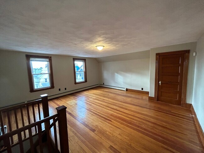 Building Photo - 86 Medford St