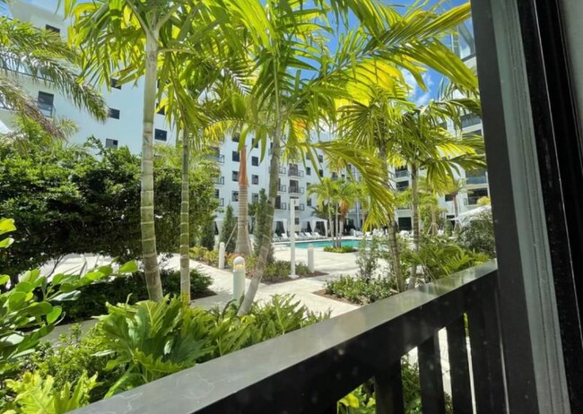 Foto del edificio - 2321 Laguna Cir