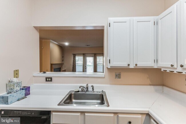 Building Photo - 14303 Grape Holly Grove