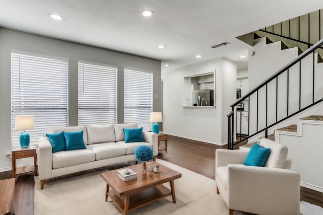 Building Photo - An A1 Townhome in Bedford For Lease