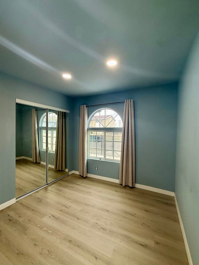 Building Photo - 6006 S Wilton Pl