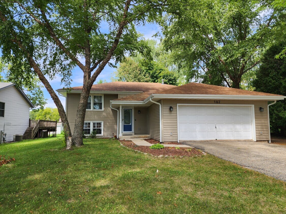 Primary Photo - 102 Stanford Way NE