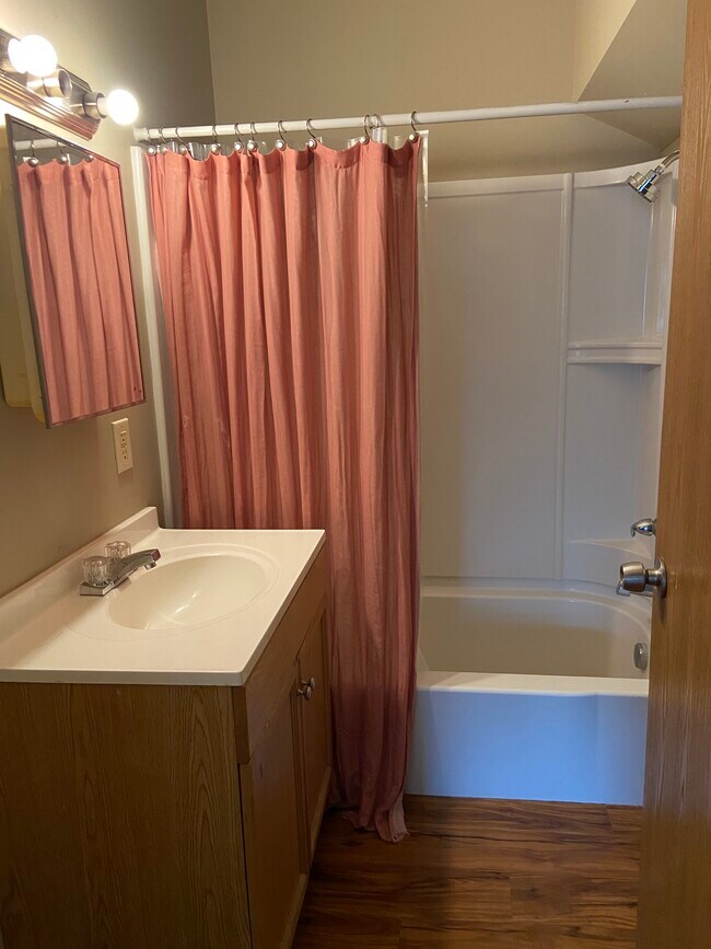 Baño - 522 Fleming St