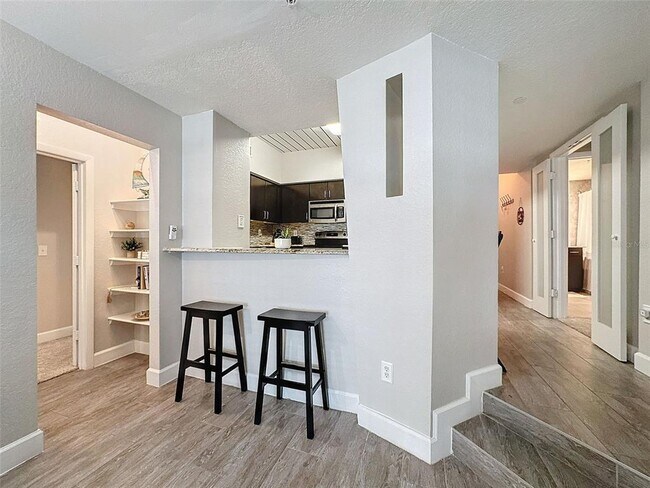 Building Photo - 2410 W Azeele St