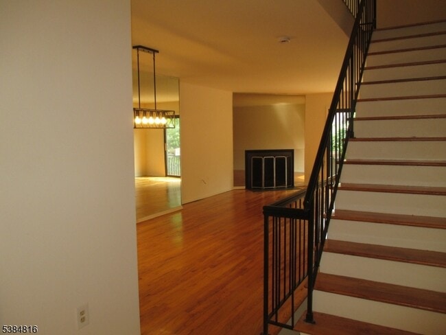 Building Photo - 181 Long Hill Rd