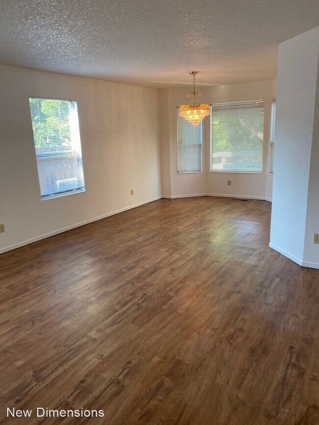 Building Photo - 4 br, 2.5 bath House - 1543 Satelite Drive