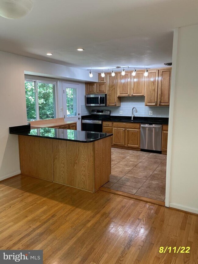 Foto del edificio - 4139 Lenox Dr