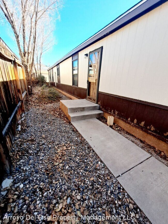Building Photo - 2 br, 2 bath House - 8506 Brook NE