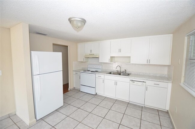 Foto del edificio - 1702 Holly Rd