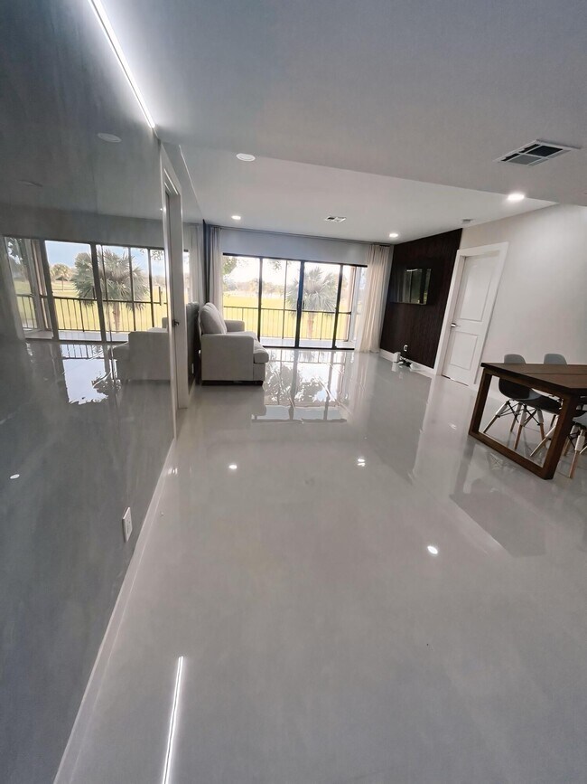 Building Photo - 1731 Presidential Way