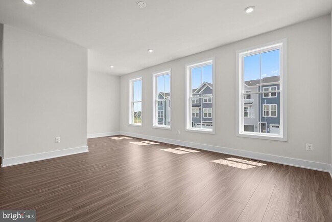 Building Photo - 114 Galaxy Pl