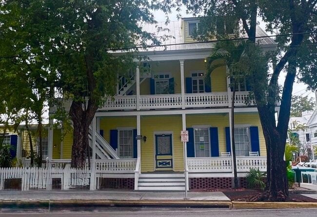 Building Photo - 400 Simonton St
