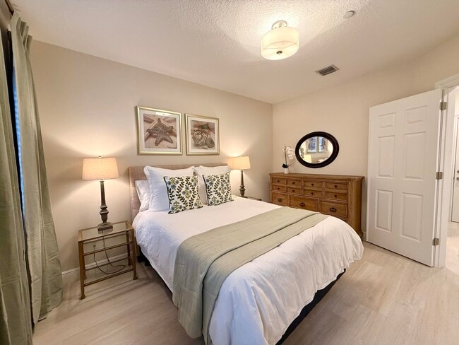 Building Photo - 809 Estancia Wy