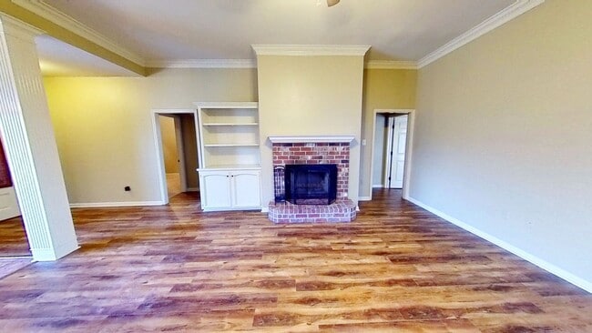 Building Photo - 14371 Whispering Oaks Dr