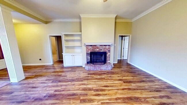 Foto del edificio - 14371 Whispering Oaks Dr