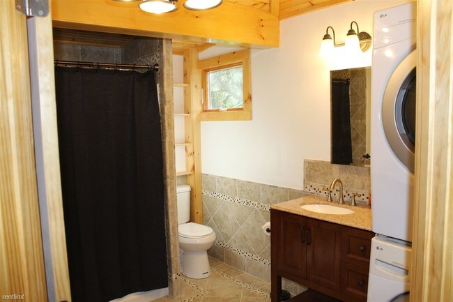 Foto del edificio - 2 br, 1 bath House - 15 Burdickville Rd