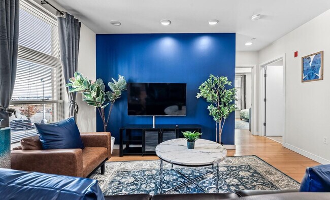 Building Photo - 601 Albany St