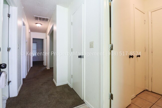 Foto del edificio - 1359 E 60th St