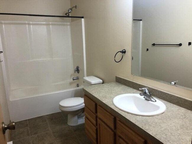 Foto del edificio - 3774 E Main St #2