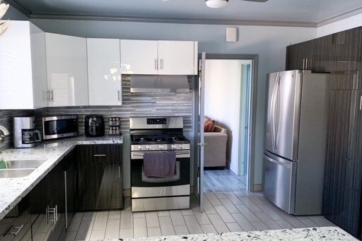 Primary Photo - 10910 Hesby St