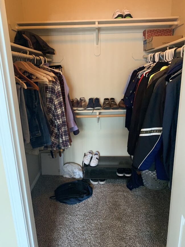 Walk-in Closet - 9960 E Wyoming Plz