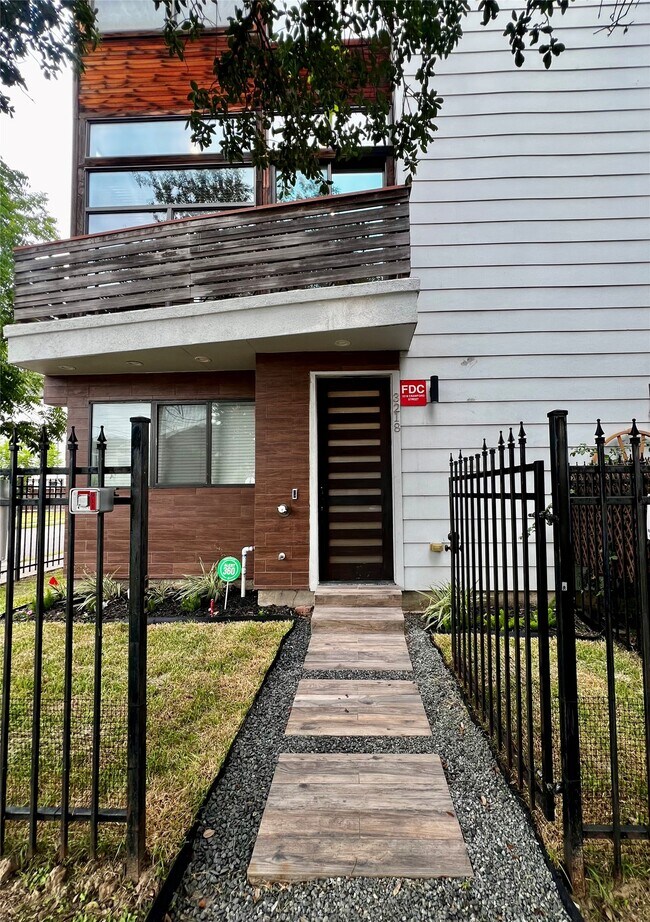 Foto del edificio - 3218 Crawford St