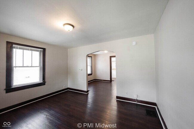 Foto del edificio - 5010 E 10th St