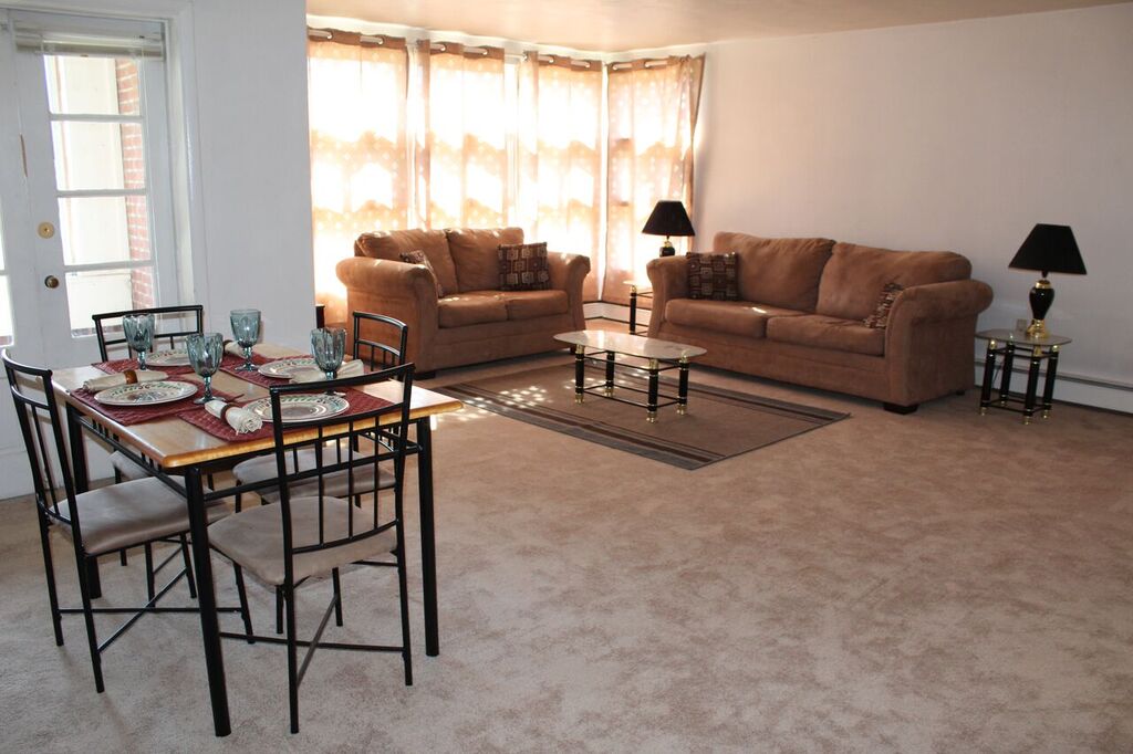 Living/Dining Room - 1723 Meadowbrook Dr