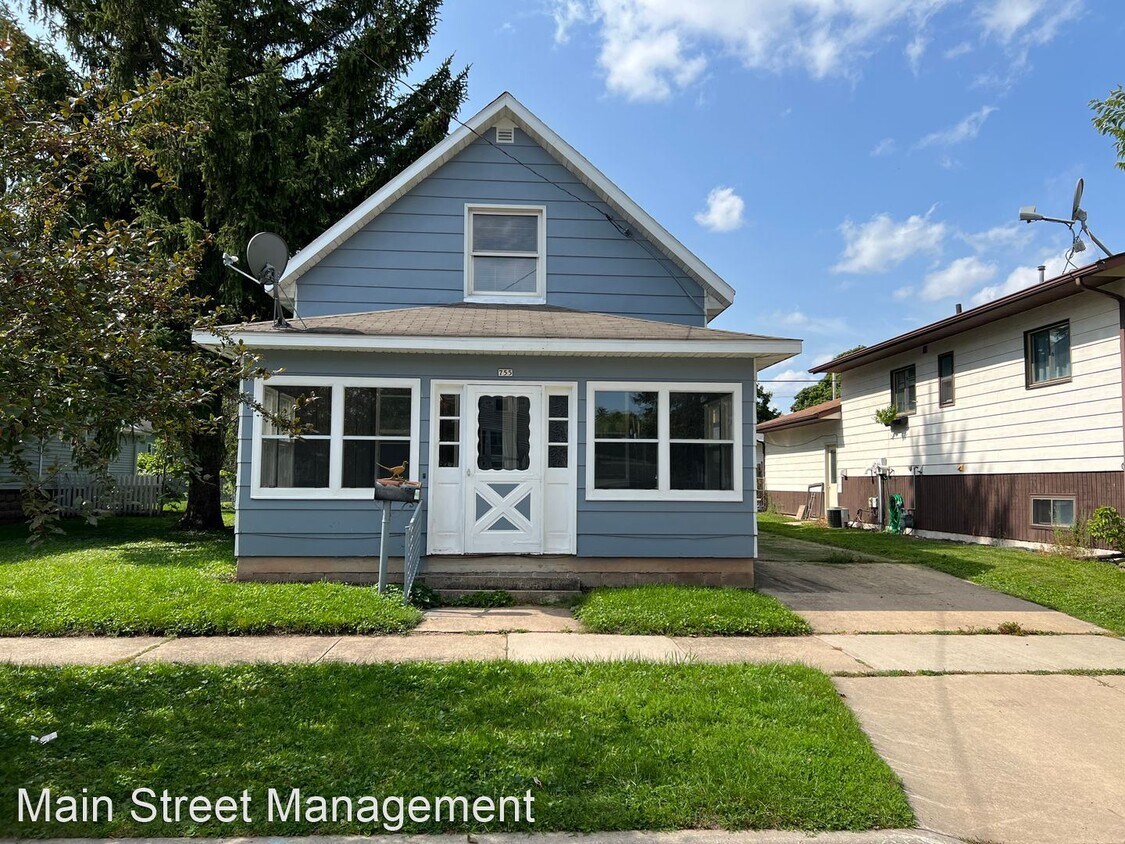 Primary Photo - 3 br, 1 bath House - 755 Grove St.