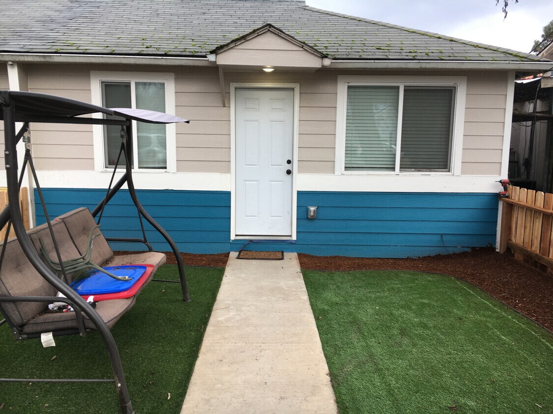 Merlin 5 plex Condo for Rent in Merlin, OR