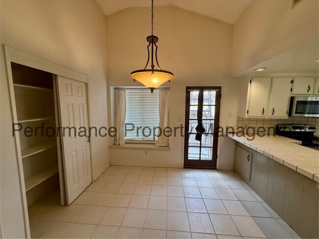 Foto del edificio - Stunning 3 Bed/2 Bath SW Bakersfield Home w/ RBP & $0 Deposit Option