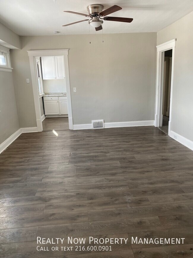 Building Photo - 2907 Denison Ave