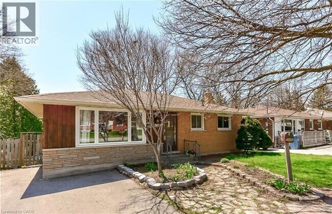 Photo du bâtiment - 362 Victoria Rd N