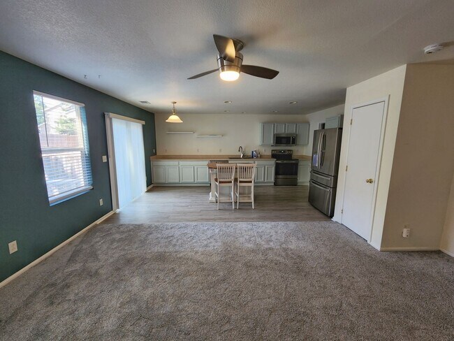 Foto del edificio - Charming 3 Bed 2 Bath Townhome for Rent in...