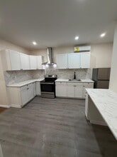 Building Photo - 6-36 Beach 22nd St