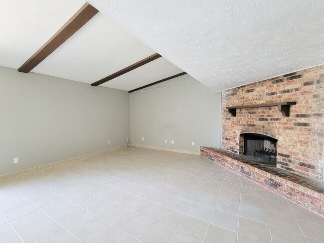 Foto del edificio - NICE 3 BEDROOM 2 BATH RENTAL HOME IN CY FA...
