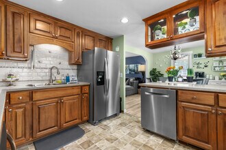 Building Photo - 302 E Wilson Ave