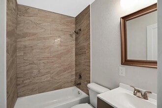 Building Photo - 3143 Home Park Cir N