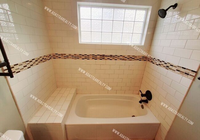 Building Photo - Beautiful Home in Mission, KS-Available NO...
