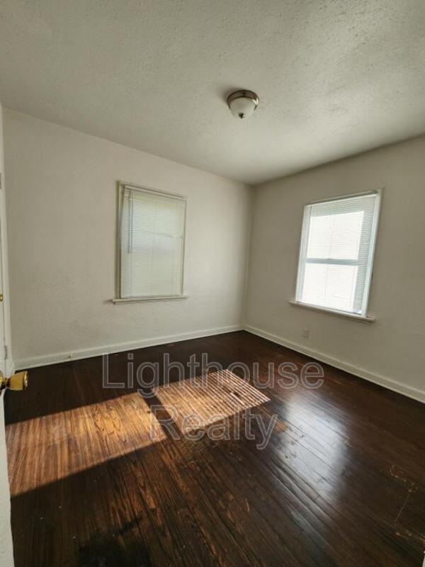 Foto del edificio - 1044 Whitcomb St