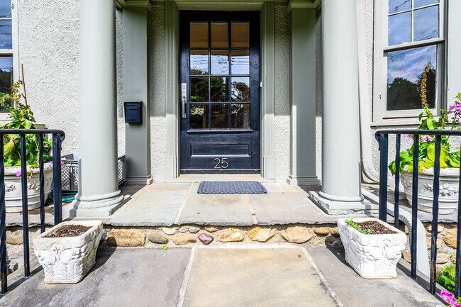 Foto del edificio - 25 Highbrook Ave