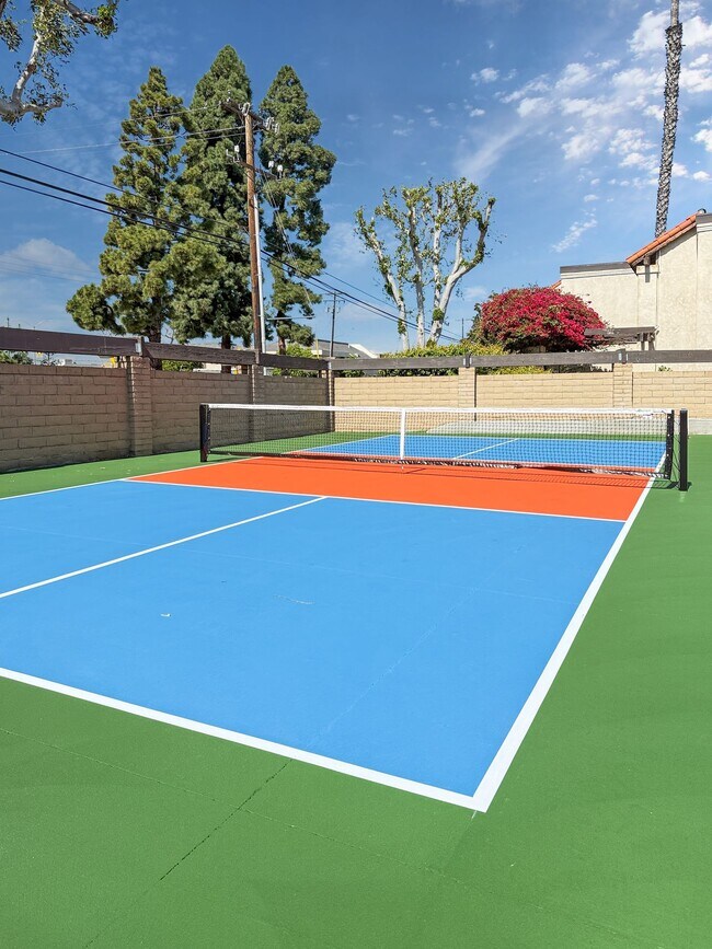 Foto del edificio - Rancho Monterey Apartments