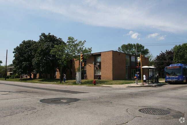 Foto del edificio - Sherman Homes