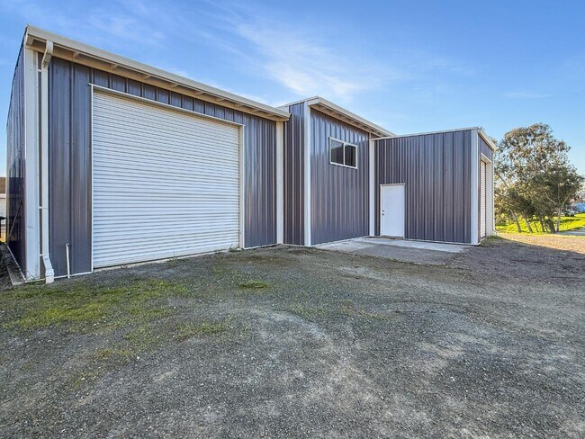 Foto del edificio - 2800 Roop Rd