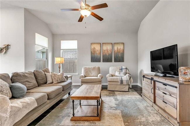 Foto del edificio - 3863 Still Creek Loop