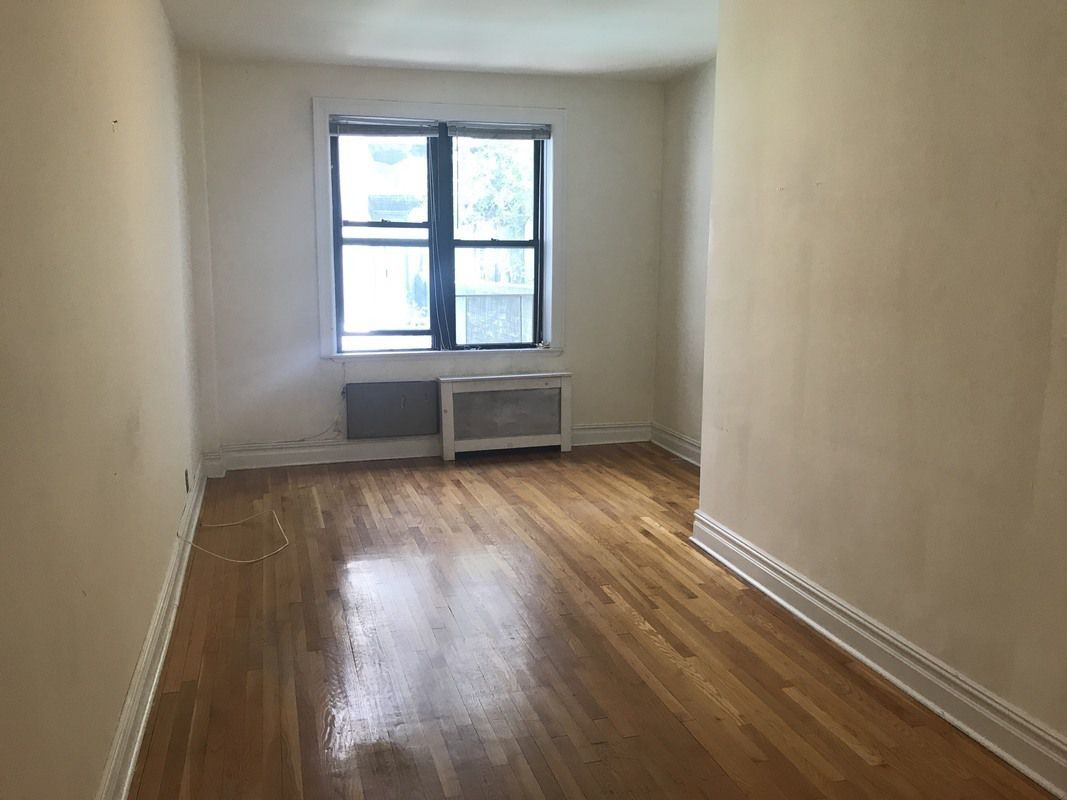 Primary Photo - 250 W 75th St