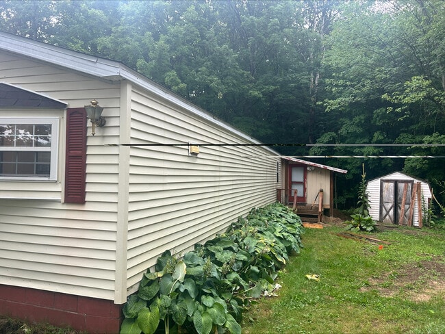 Building Photo - 637 Parmenter Rd