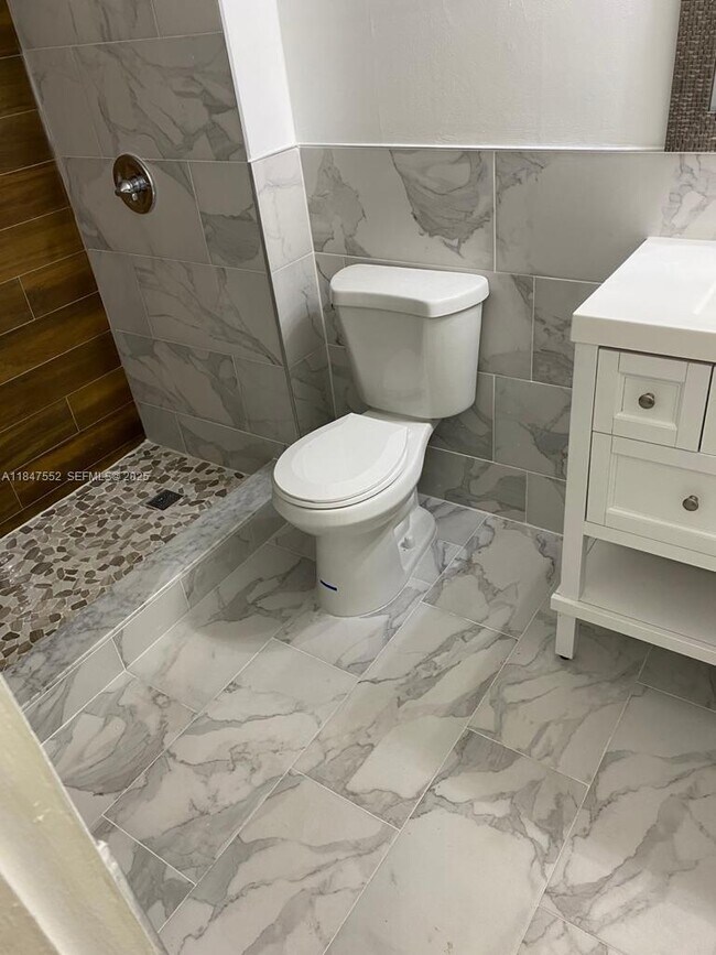 Building Photo - 4450 NW 79th Ave