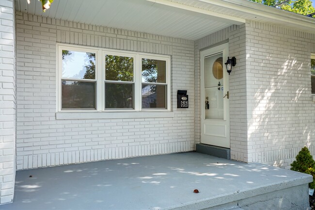 Building Photo - 66 Saylor St