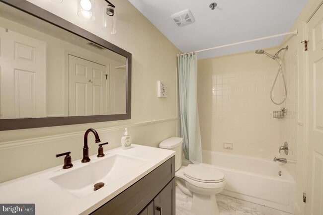 Building Photo - 6146 Main St